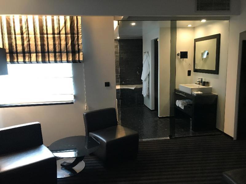 Yooma Urban Lodge Saint-Gilles Room photo